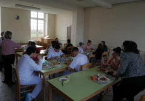 Un repas sur le thème du printemps - MFR PUY SEC-