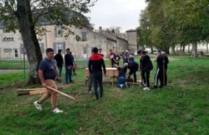 Vie résidentielle au CFA MFR Puy-Sec Installation tables parc