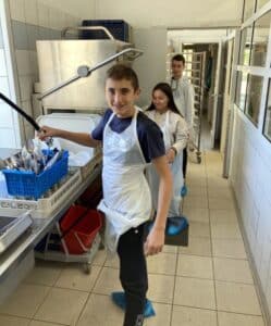 Vie résidentielle au CFA MFR Puy-Sec Services de vaisselle